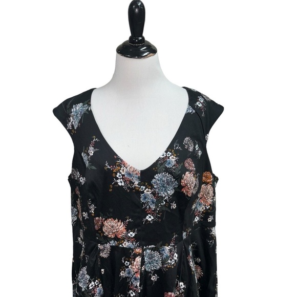 Torrid Women's Size 20 Fit & Flare Dress Pleated Floral Print Below Knee V-Neck - Picture 6 of 9